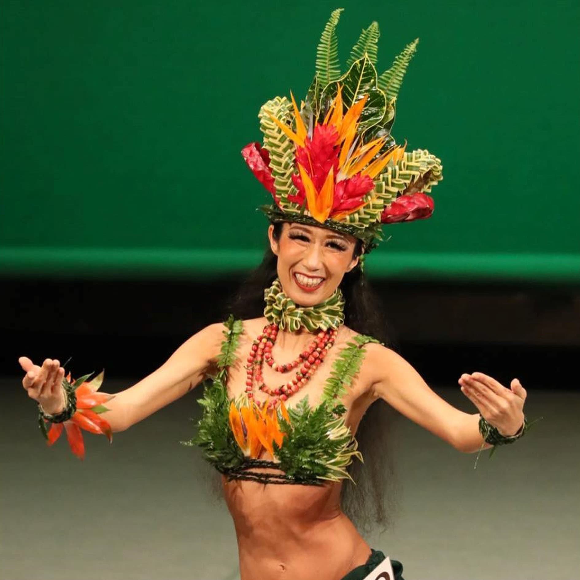  階上出身　タヒチアンダンス教室aoreva代表、八戸きれい海ライオンズクラブ会員　天野よしこさん　30代の写真1